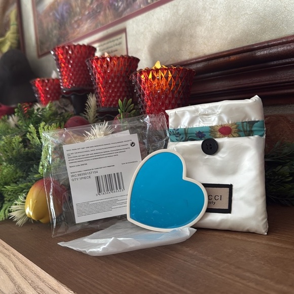 Gucci Blue Heart Pouch - Picture 4 of 5